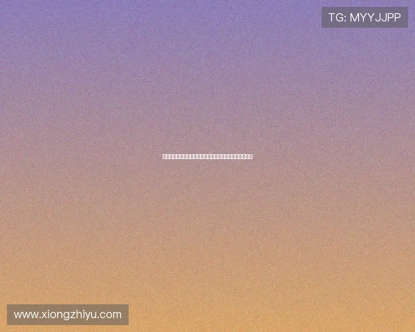 女子徒步野外探险嬉闹跳跃意外踩中蛇窝惊险瞬间全程上演